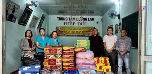 Ban Từ thiện Xã hội Phật giáo huyện Duy Xuyên tổ chức trao quà tại Trung tâm Dưỡng Lão huyện Hiệp Đức