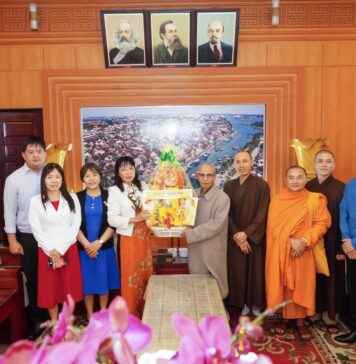 Ban Trị sự Phật giáo thành phố Hội An thăm, chúc tết lãnh đạo chính quyền nhân dịp Tết Nguyên Đán 2025