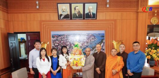 Ban Trị sự Phật giáo thành phố Hội An thăm, chúc tết lãnh đạo chính quyền nhân dịp Tết Nguyên Đán 2025
