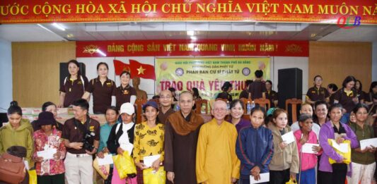 Bắc Trà My: Phân Ban Cư sĩ Phật tử TP.Đà Nẵng tổ chức trao quà tại xã Trà Ka
